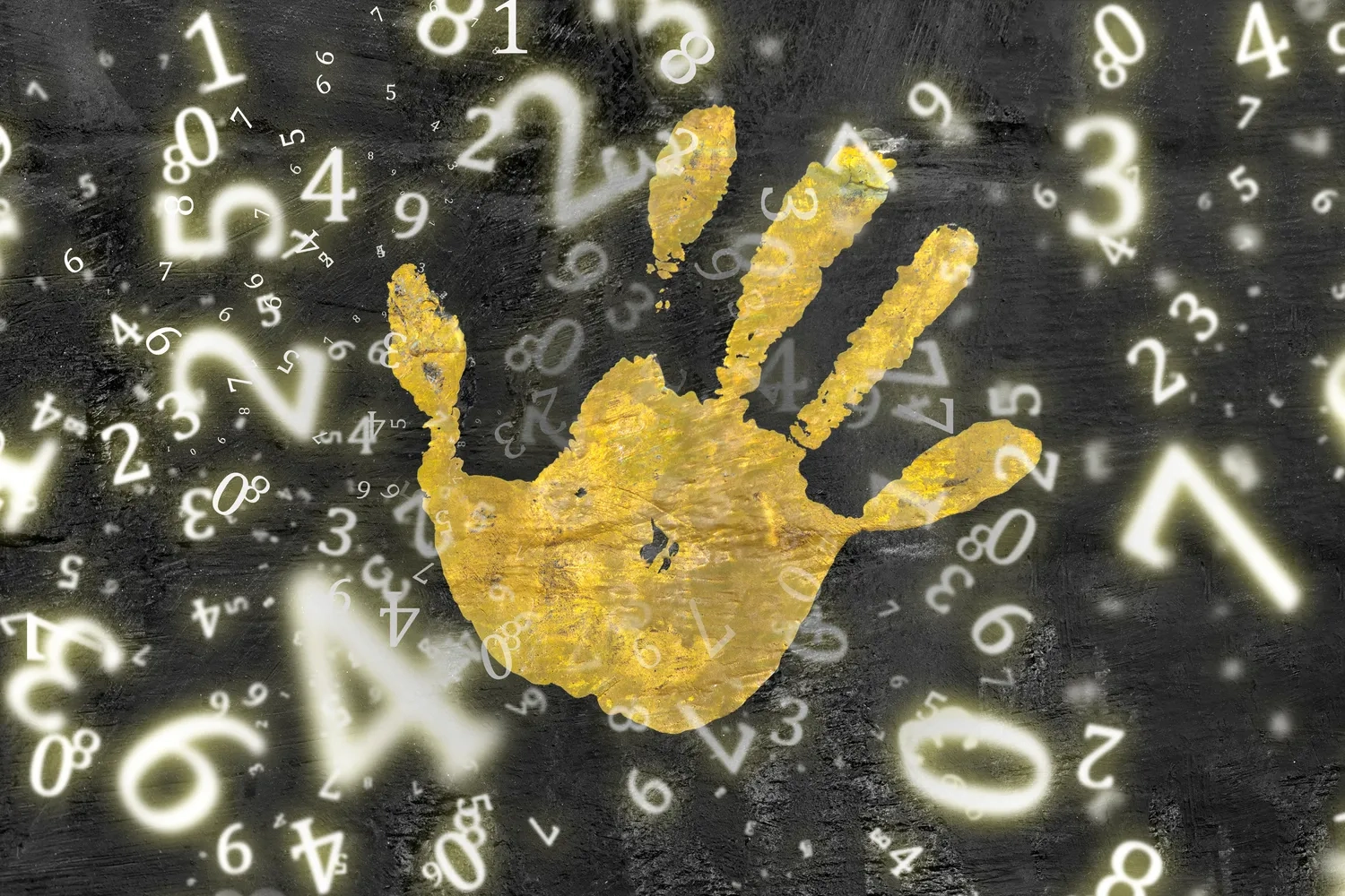 NumeroWunder - Numerologin und Thetahealing Praktikerin - Persönlicher Zahlen-Fingerabdruck: Numerologie, gelber Handabdruck auf schwarzer Wand, umgeben von Zahlen